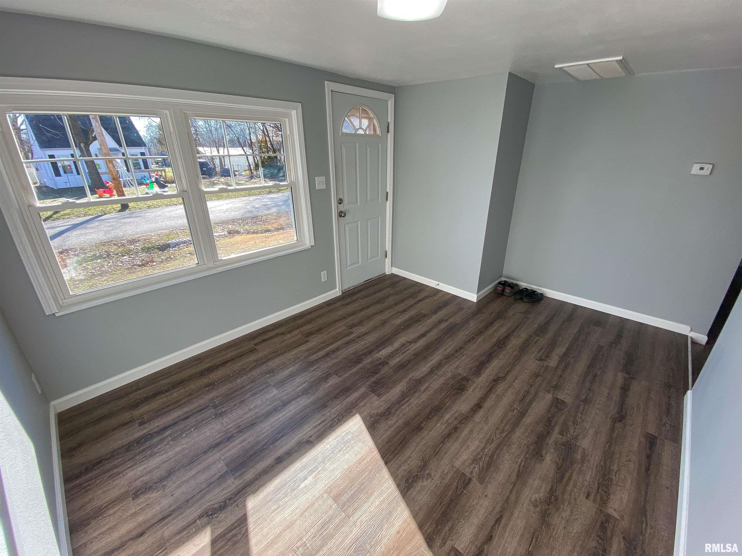 209 Adams Street Flora, IL 62839 - Photo 8 of 50 Gallery Image 8