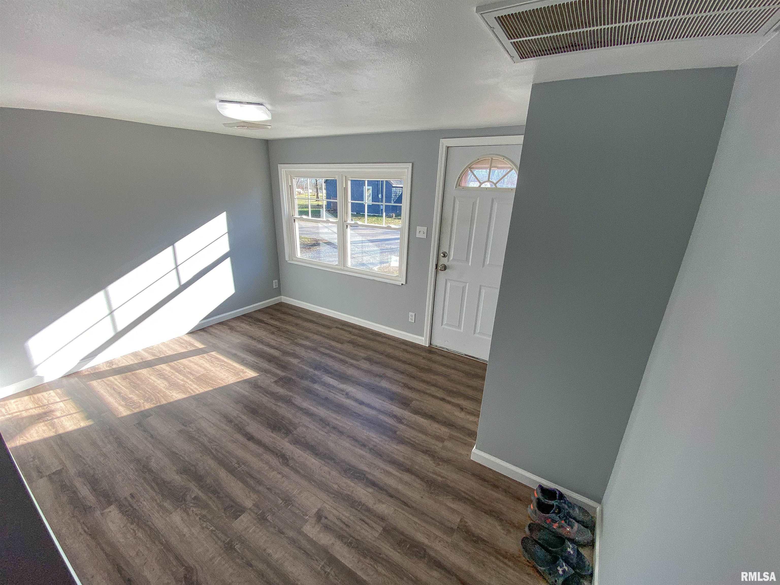 209 Adams Street Flora, IL 62839 - Photo 10 of 50 Gallery Image 10
