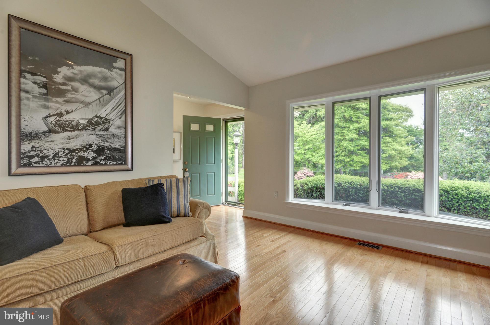 12416 Regwood Road Hydes, MD 21082 - Photo 10 of 24 Family Room