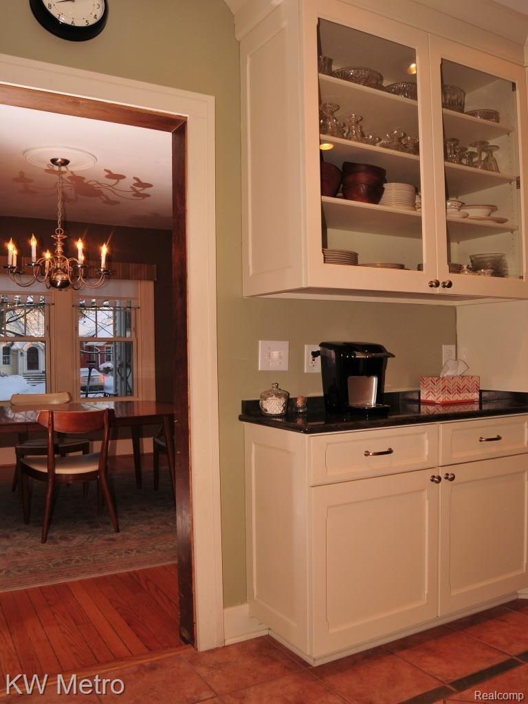 21 Hanover Road Pleasant Ridge, MI 48069 - Photo 10 of 37 DSC_9282.jpg