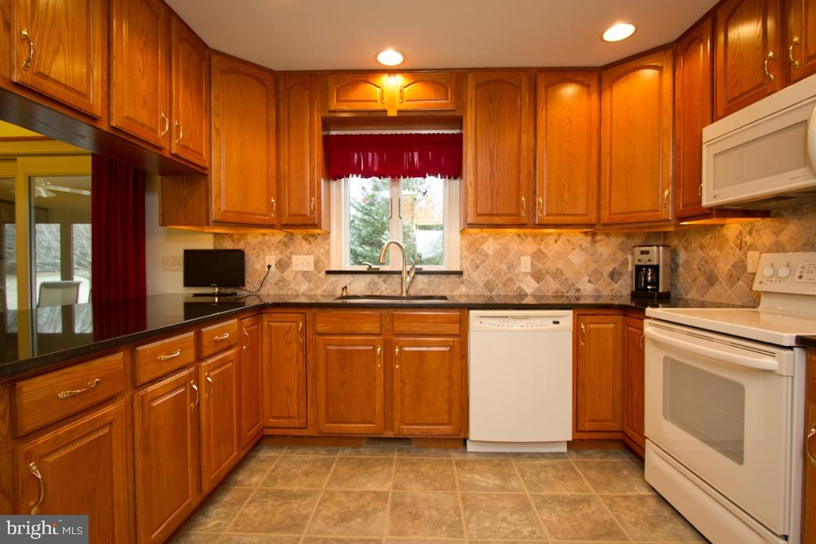 756 Rohen Ridge Drive Lititz, PA 17543 - Photo 12 of 50