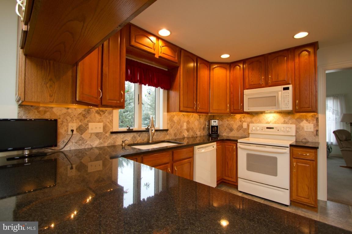 756 Rohen Ridge Drive Lititz, PA 17543 - Photo 8 of 50