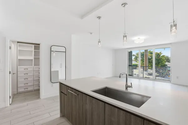 $2,700 | 111 Southeast 1st Avenue, Unit 218, Delray Beach, FL 33444