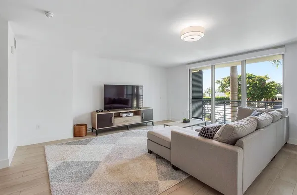$2,700 | 111 Southeast 1st Avenue, Unit 218, Delray Beach, FL 33444