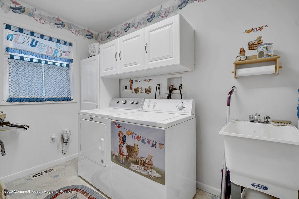 580 Freehold Road Jackson, NJ 08527 - Photo 17 of 20 Laundry room