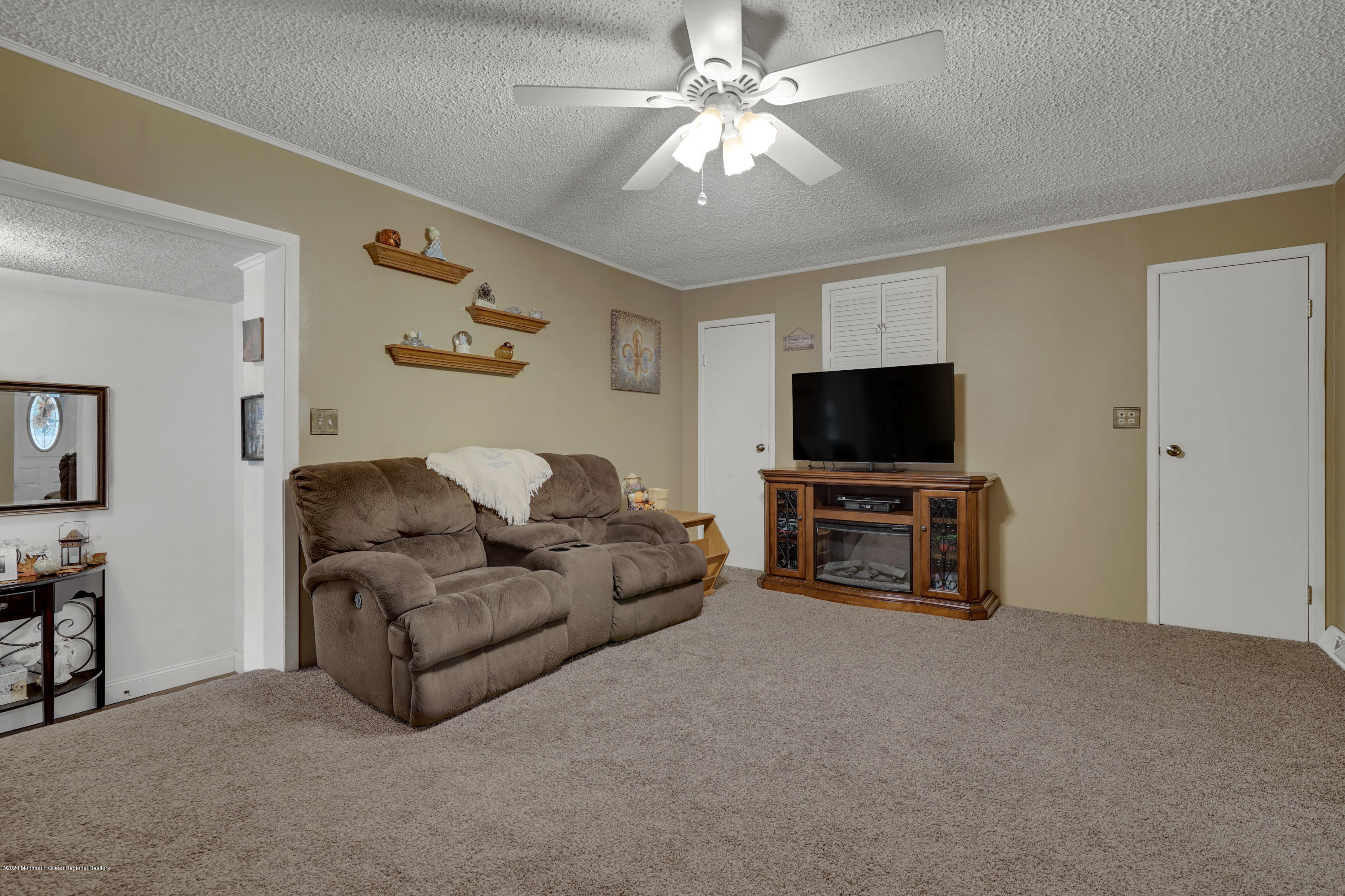 580 Freehold Road Jackson, NJ 08527 - Photo 7 of 20 Living room 2