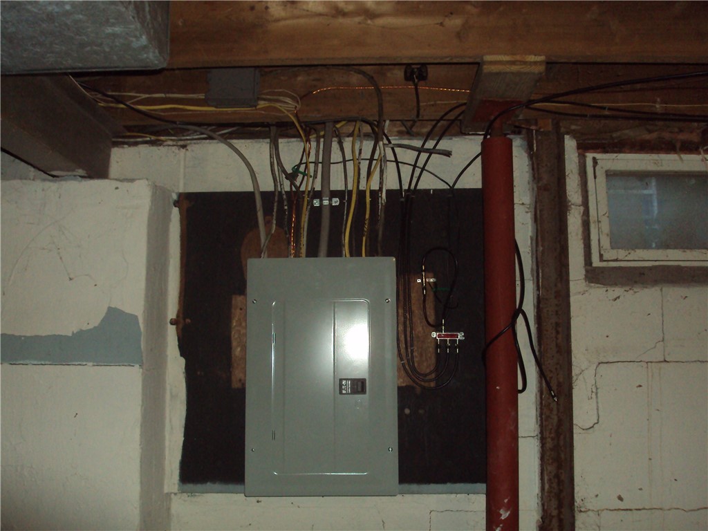 8 Kearney Avenue Auburn, NY 13021 - Photo 13 of 16 newer panel box