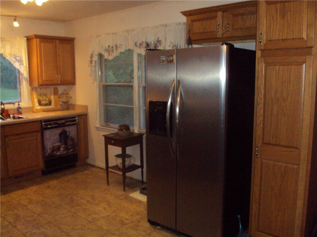8 Kearney Avenue Auburn, NY 13021 - Photo 4 of 16 kitchen