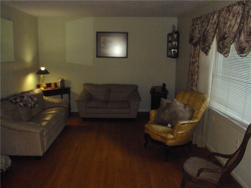 8 Kearney Avenue Auburn, NY 13021 - Photo 6 of 16 living room