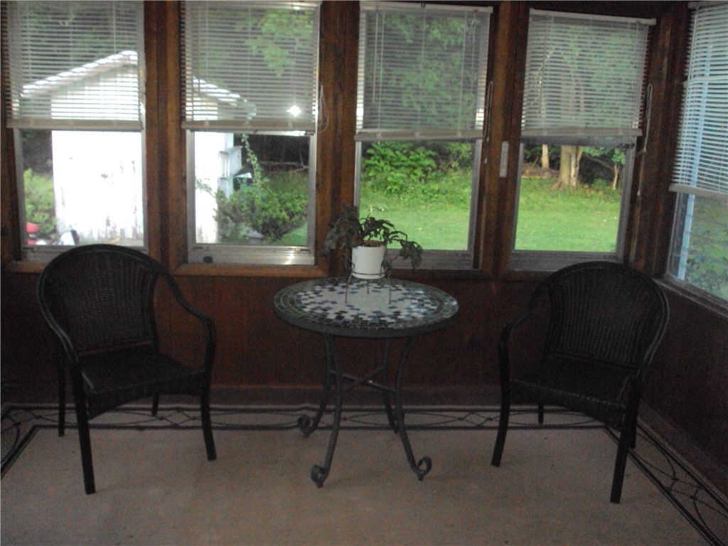 8 Kearney Avenue Auburn, NY 13021 - Photo 7 of 16 3-seasons room