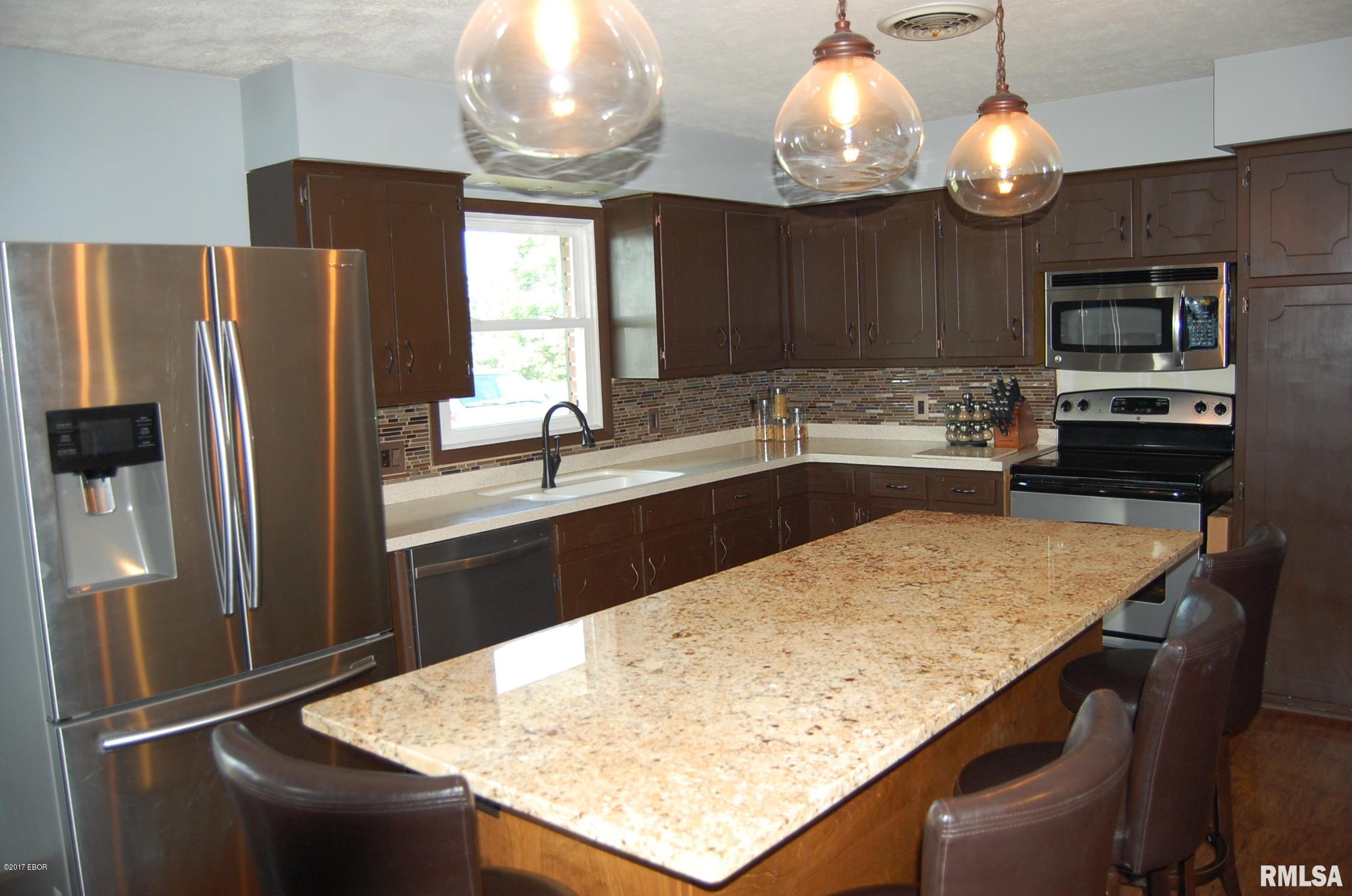 21343 Ewing Road Ewing, IL 62836 - Photo 5 of 33