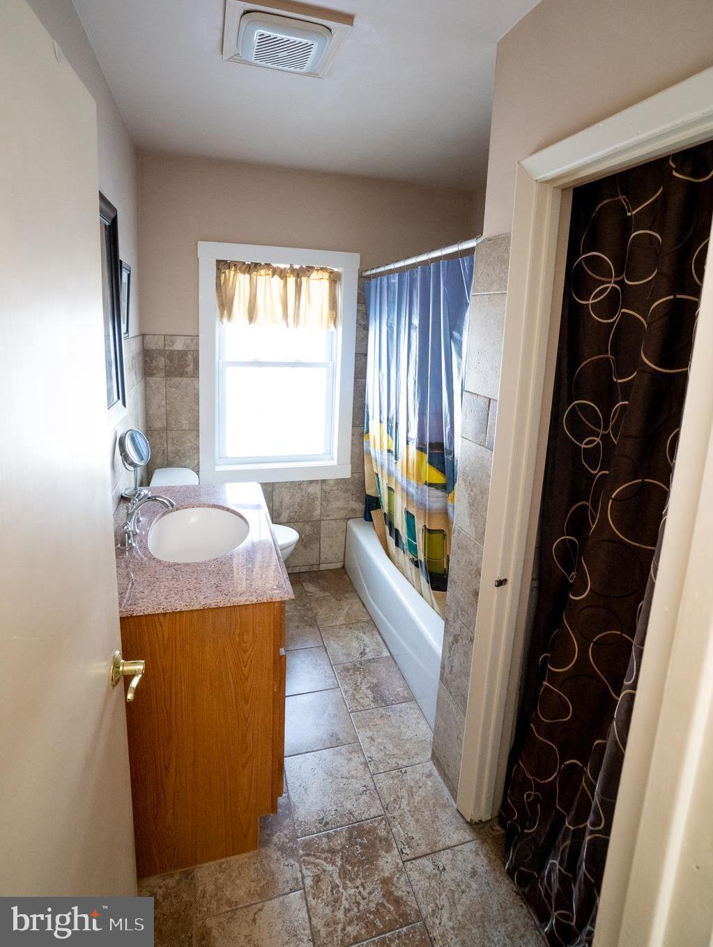 1271 Almshouse Road Warminster, PA 18974 - Photo 22 of 25 Full Bathroom