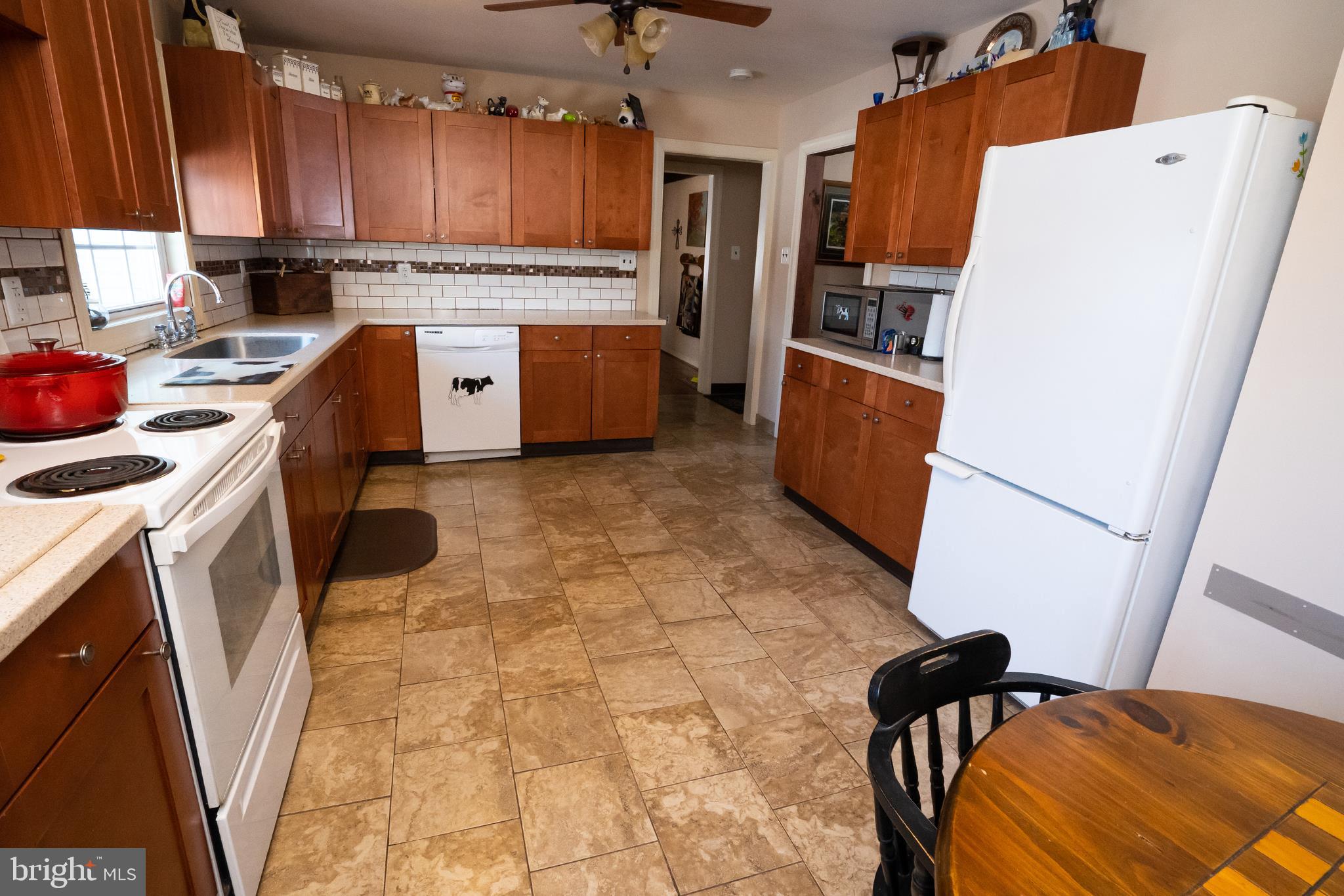 1271 Almshouse Road Warminster, PA 18974 - Photo 9 of 25 Eat in Kitchen