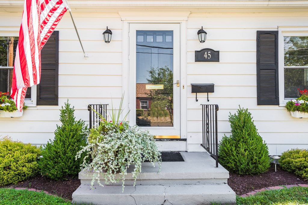 45 Oregon Street Springfield, MA 01118 - Photo 3 of 14