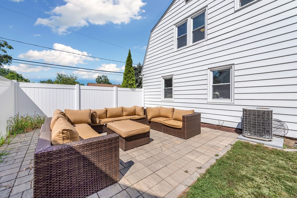 45 Oregon Street Springfield, MA 01118 - Photo 5 of 14