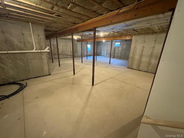 11 Colonels Path Manorville, NY 11949 - Photo 19 of 49 9 foot ceilings