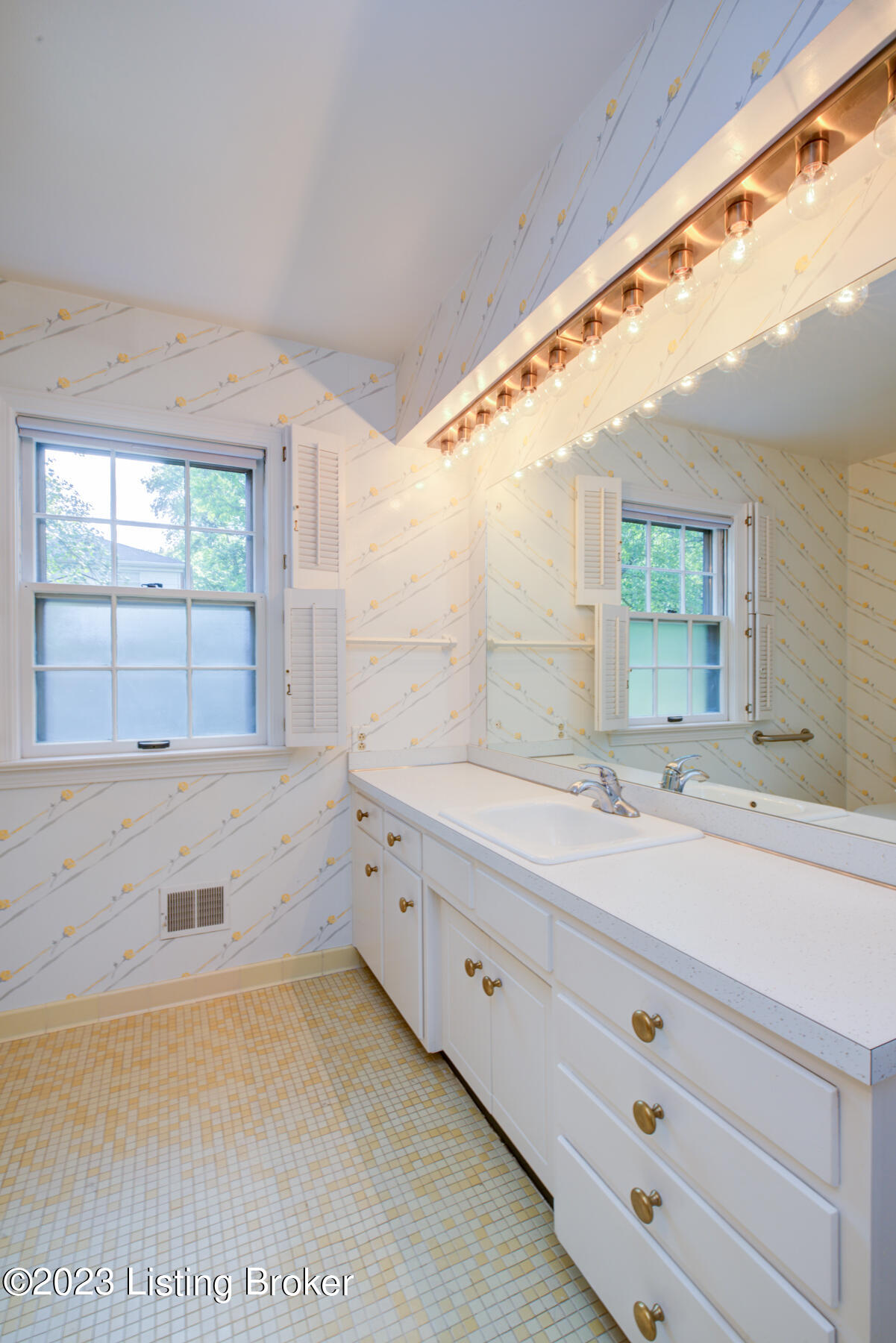 5709 Apache Road Louisville, KY 40207 - Photo 15 of 41 GSP-5709_Apache_Rd-18