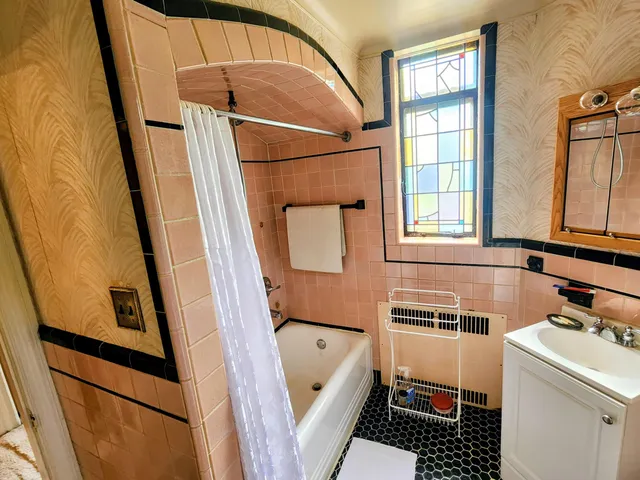 $89,900 | 4800 Yorkshire Road, Detroit, MI 48224