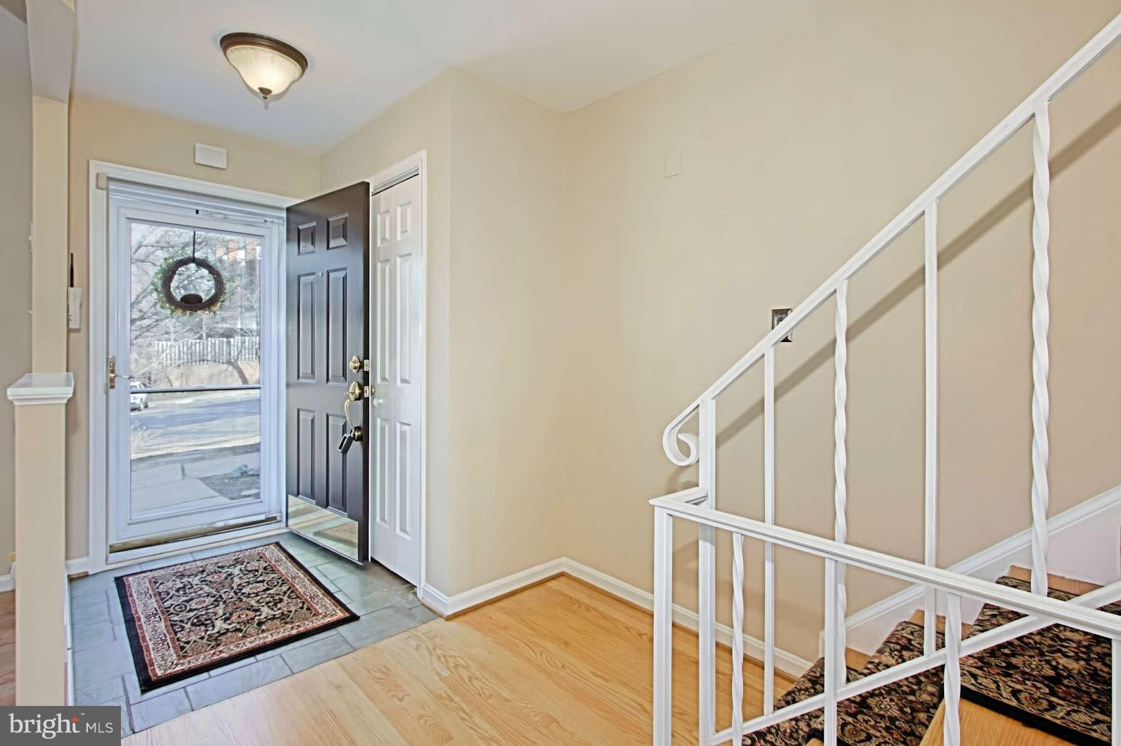 2061 South Glebe Road Arlington, VA 22206 - Photo 3 of 29 Main Level