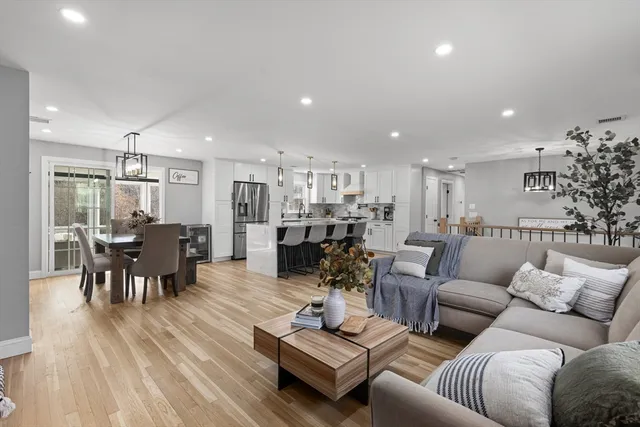 $925,000 | 1686 Washington Street, Walpole, MA 02081