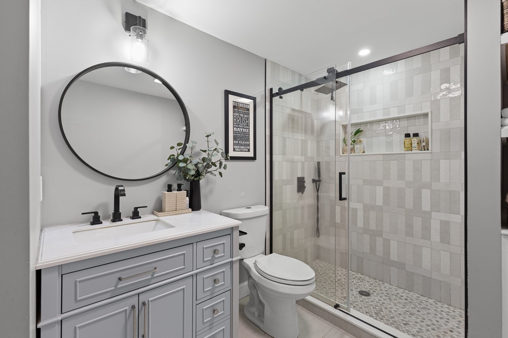 1686 Washington Street Walpole, MA 02081 - Photo 16 of 41