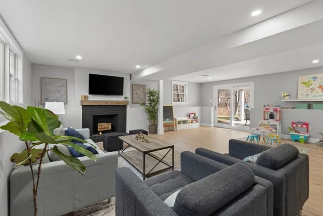 $925,000 | 1686 Washington Street, Walpole, MA 02081