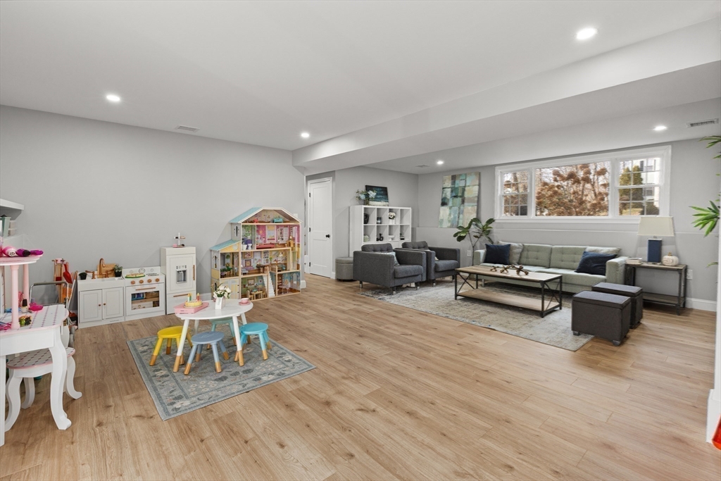 1686 Washington Street Walpole, MA 02081 - Photo 26 of 41