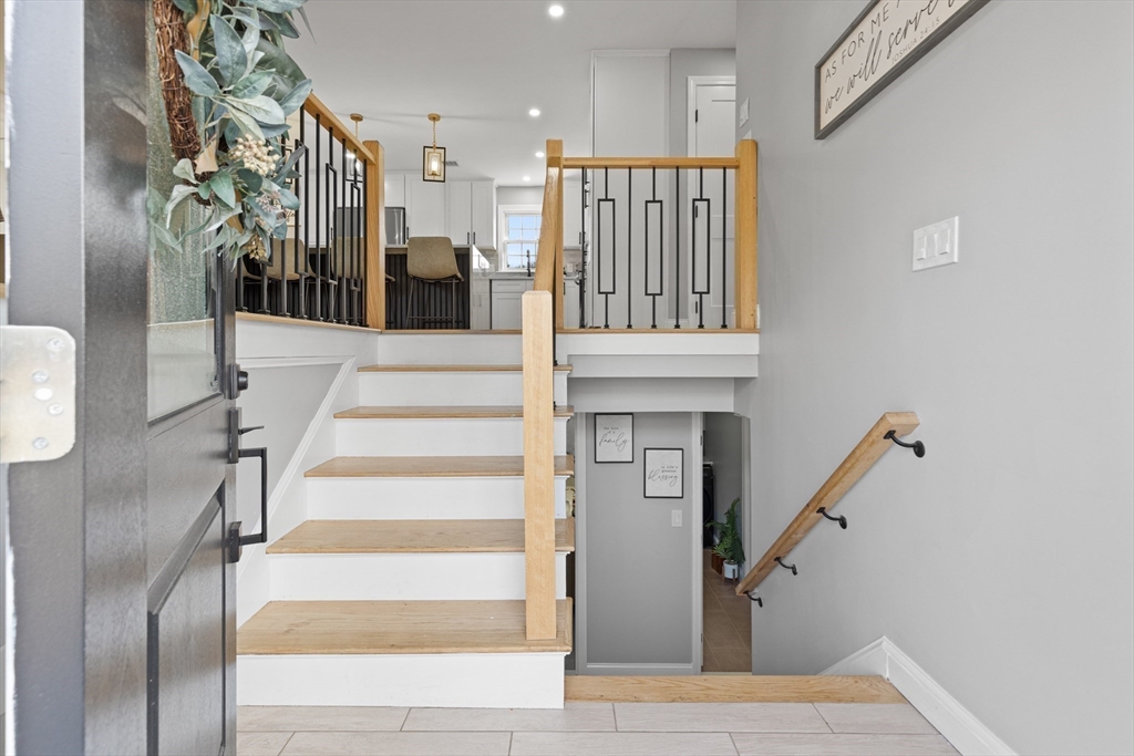 1686 Washington Street Walpole, MA 02081 - Photo 4 of 41