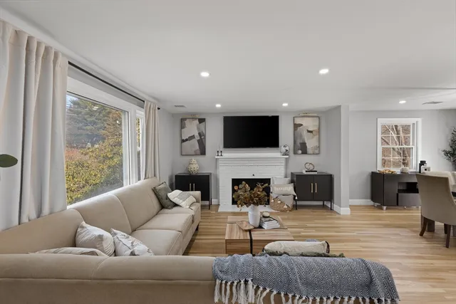 $925,000 | 1686 Washington Street, Walpole, MA 02081