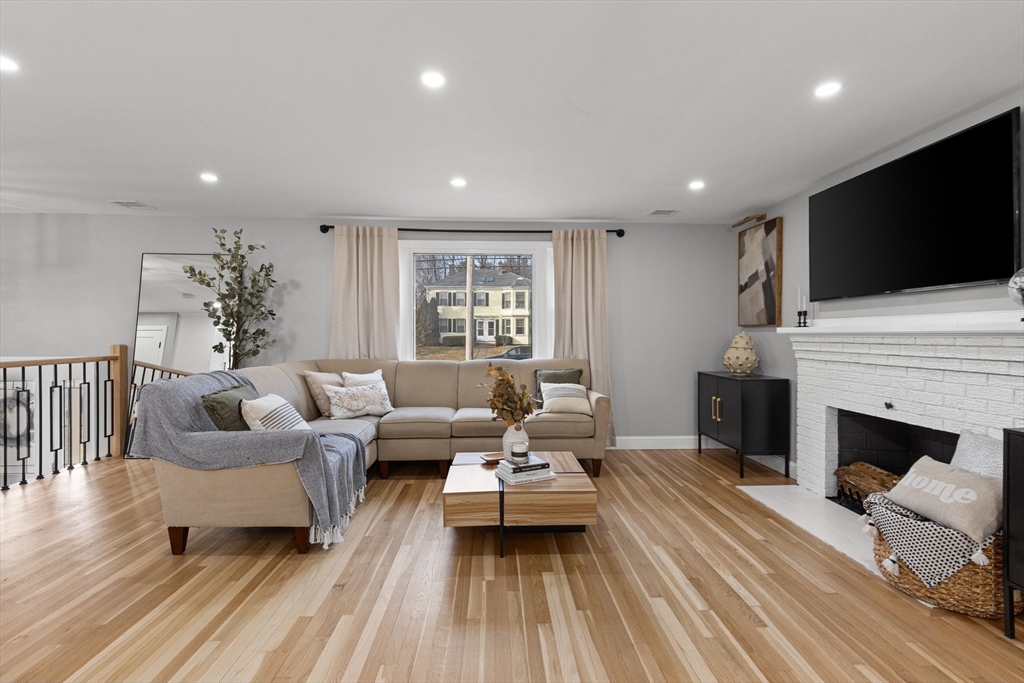 1686 Washington Street Walpole, MA 02081 - Photo 9 of 41