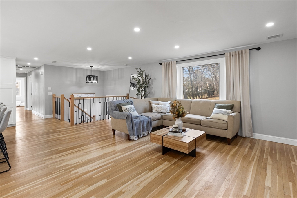 1686 Washington Street Walpole, MA 02081 - Photo 10 of 41