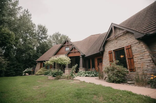 $1,200,000 | 650 33rd Street Northwest, Austin, MN 55912