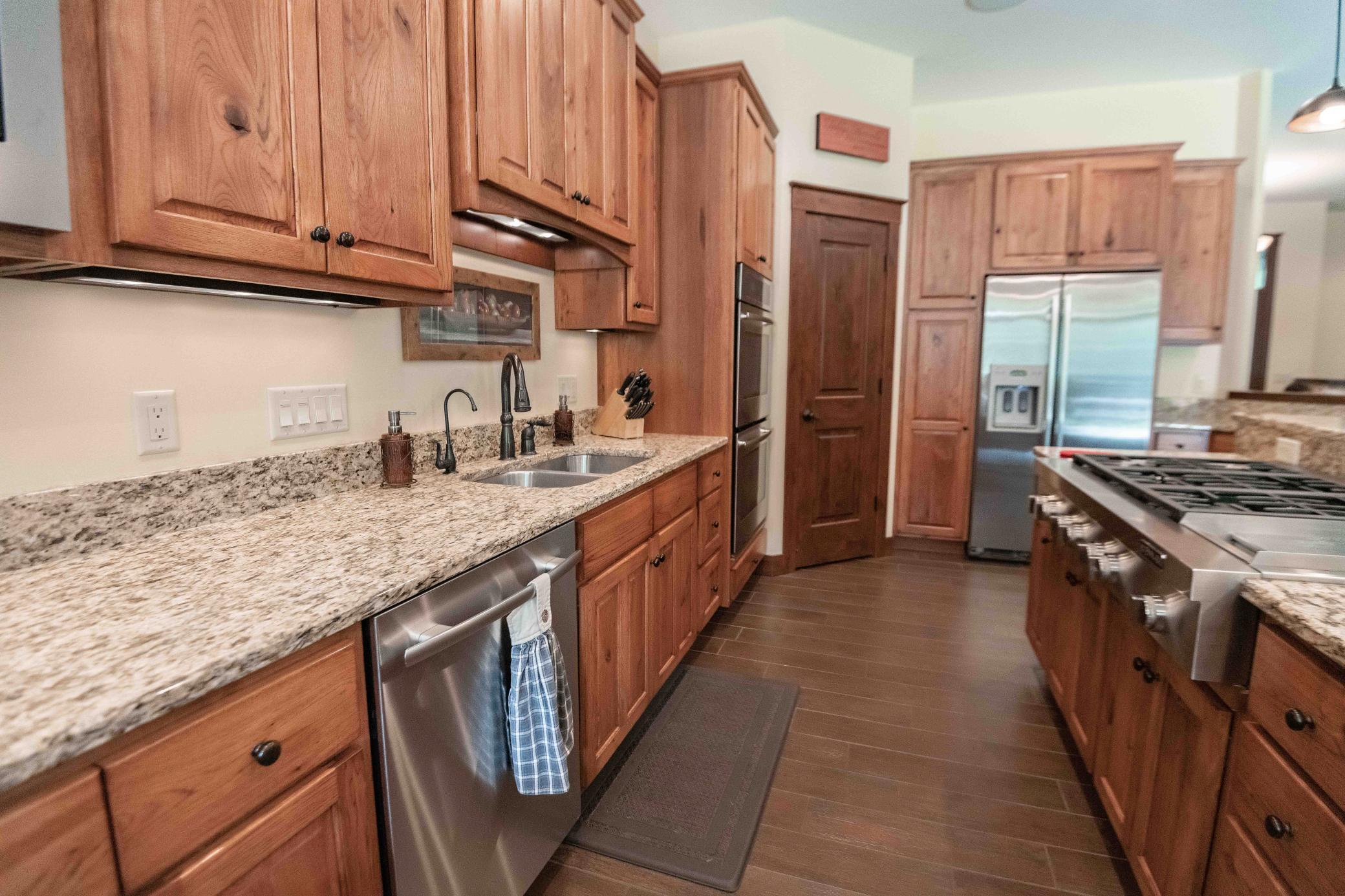 650 33rd Street Northwest Austin, MN 55912 - Photo 16 of 47
