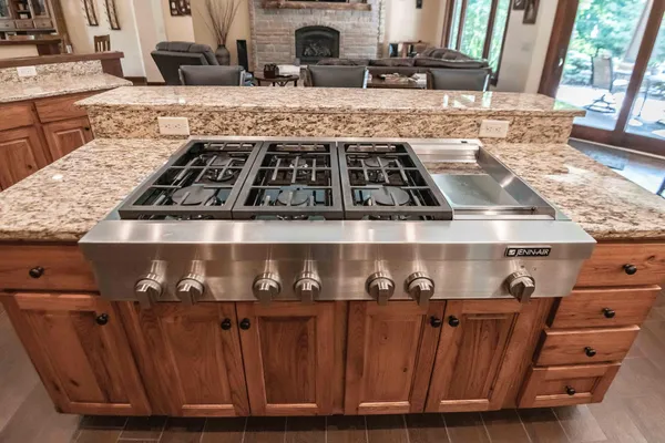 $1,200,000 | 650 33rd Street Northwest, Austin, MN 55912