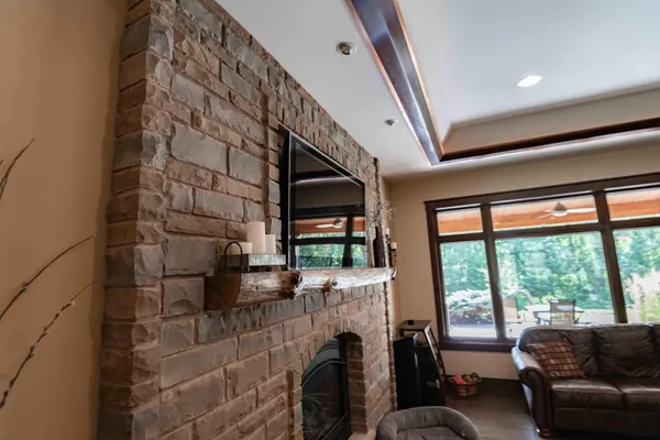 $1,200,000 | 650 33rd Street Northwest, Austin, MN 55912