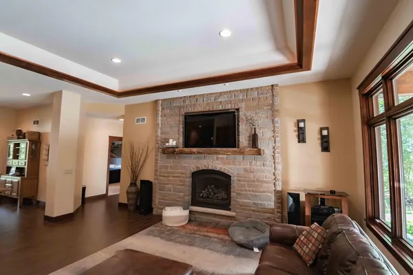 $1,200,000 | 650 33rd Street Northwest, Austin, MN 55912