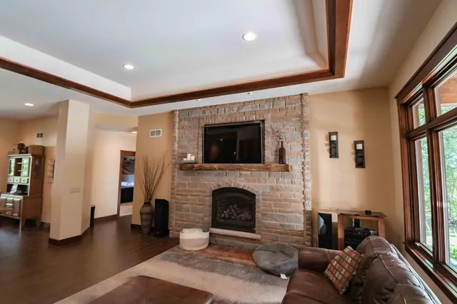 $1,200,000 | 650 33rd Street Northwest, Austin, MN 55912