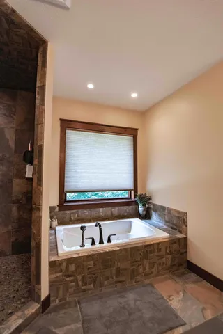 $1,200,000 | 650 33rd Street Northwest, Austin, MN 55912