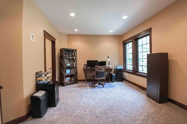 $1,200,000 | 650 33rd Street Northwest, Austin, MN 55912