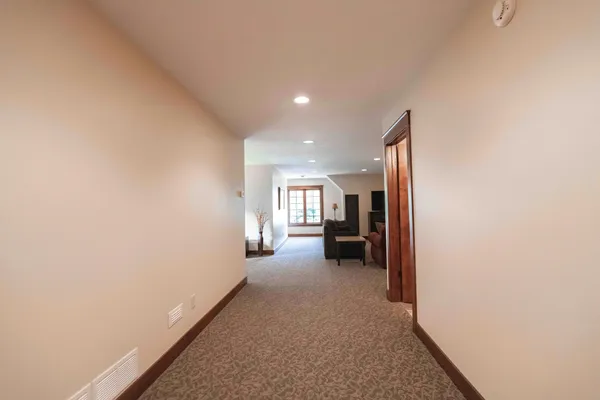 $1,200,000 | 650 33rd Street Northwest, Austin, MN 55912