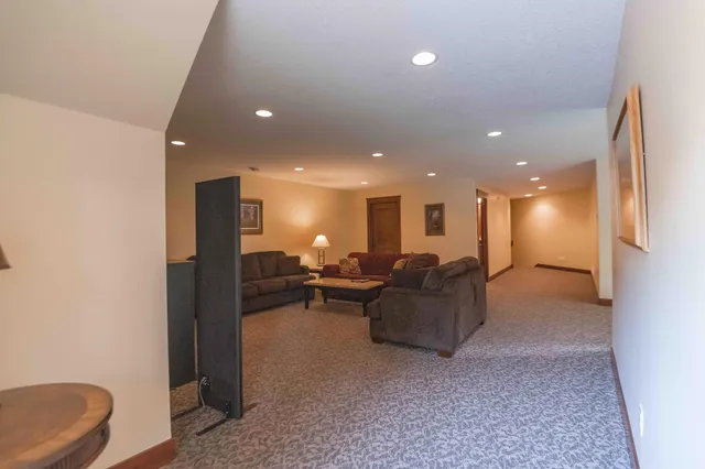 $1,200,000 | 650 33rd Street Northwest, Austin, MN 55912