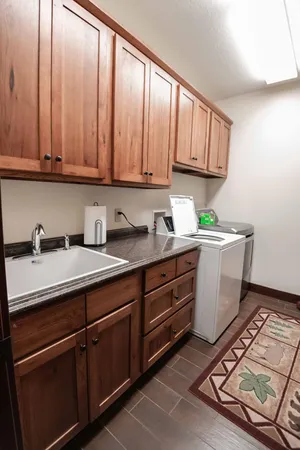 $1,200,000 | 650 33rd Street Northwest, Austin, MN 55912