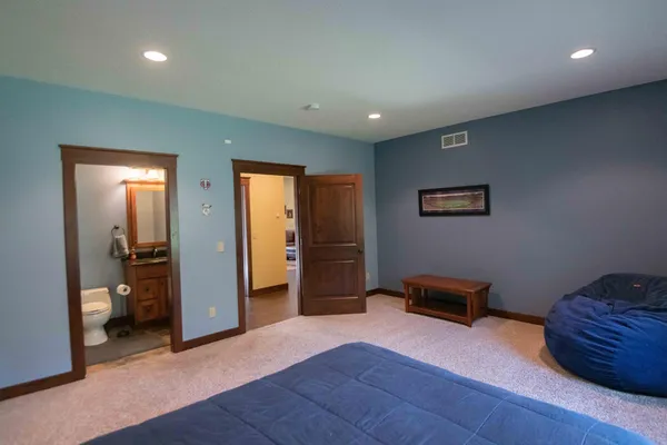 $1,200,000 | 650 33rd Street Northwest, Austin, MN 55912