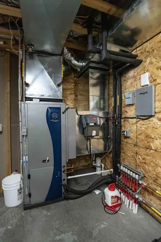 $1,200,000 | 650 33rd Street Northwest, Austin, MN 55912