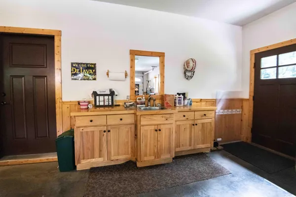 $1,200,000 | 650 33rd Street Northwest, Austin, MN 55912