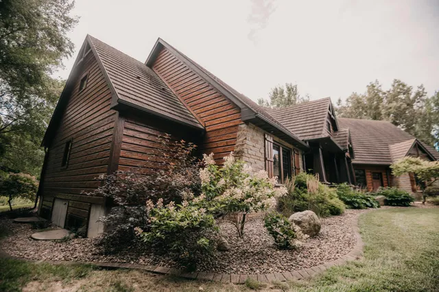 $1,200,000 | 650 33rd Street Northwest, Austin, MN 55912