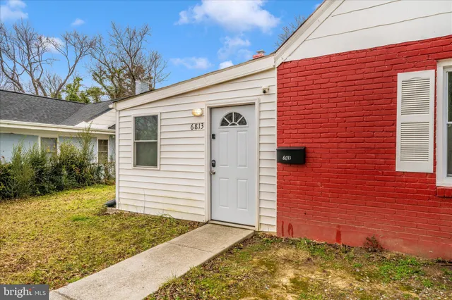 a front view of house with yard