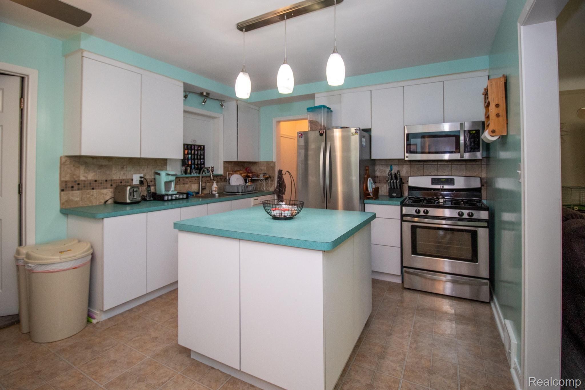 8102 Lillian Center Line, MI 48015 - Photo 15 of 24 Kitchen 4.jpg