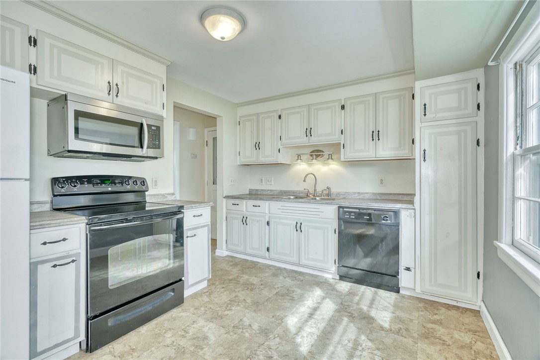 36 Fallenson Drive Greece, NY 14616 - Photo 4 of 18