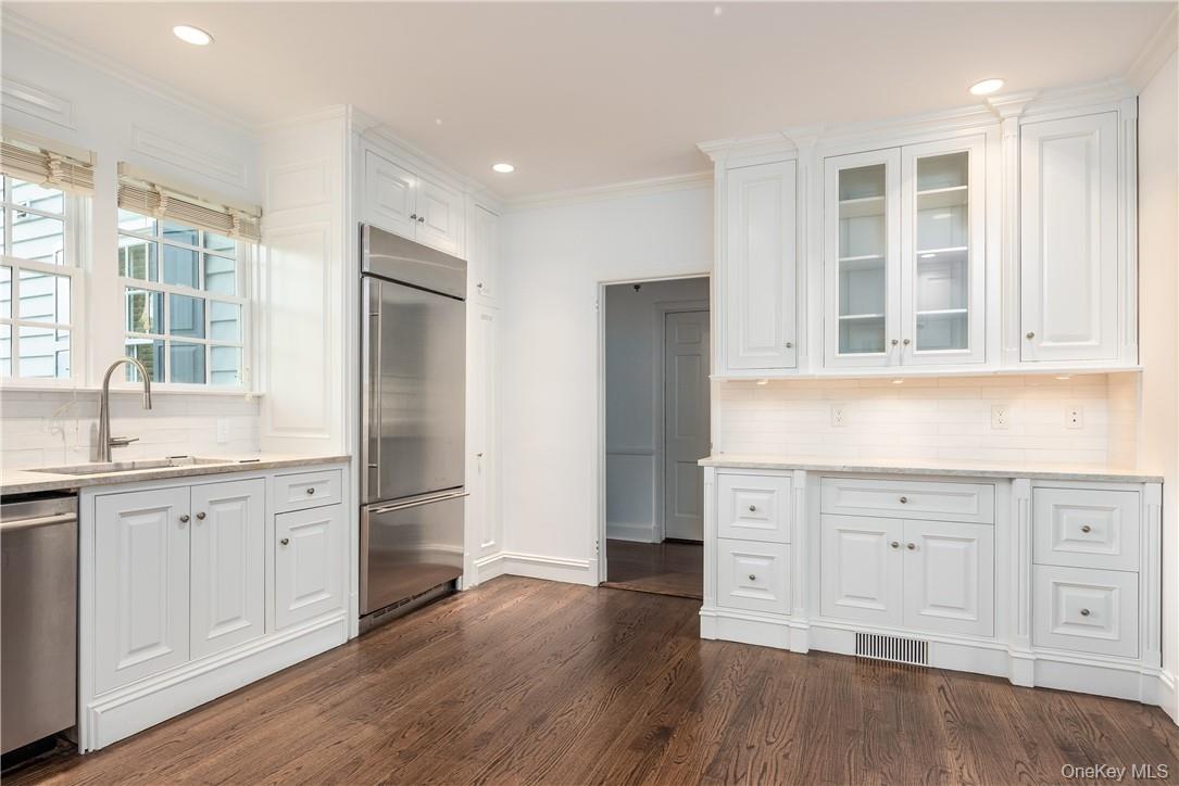 11 Sunset Lane Rye, NY 10580 - Photo 17 of 36 Plenty of storage in the kitchen with room for a table and chairs.